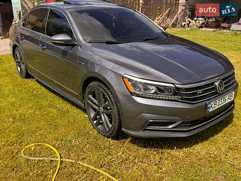 Седан Volkswagen Passat 2018 в Киеве