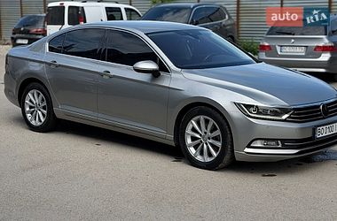 Седан Volkswagen Passat 2015 в Тернополе