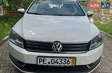 Універсал Volkswagen Passat 2013 в Дунаївцях