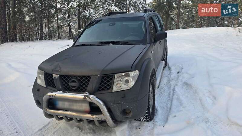Позашляховик / Кросовер Nissan Pathfinder 2006 в Києві