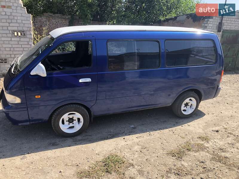 Минивэн Kia Pregio 1998 в Краснограде