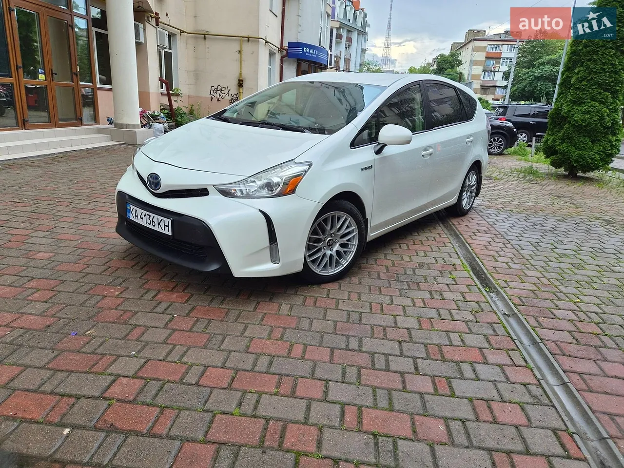 Toyota Prius V 2014 photo 4