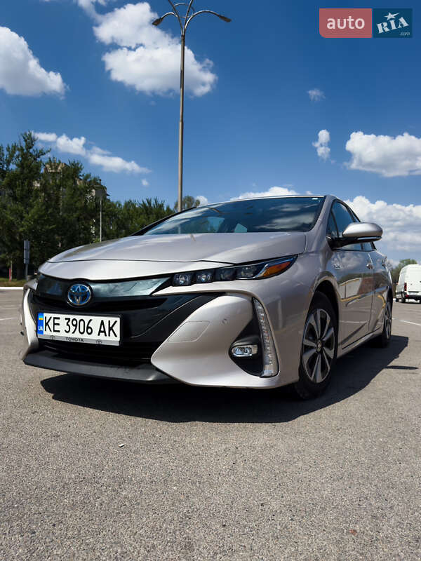 Хэтчбек Toyota Prius 2017 в Каменском