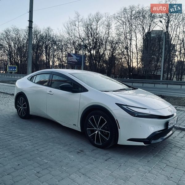 Хетчбек Toyota Prius 2024 в Дніпрі Хетчбек Toyota Prius 2024 в Дніпрі