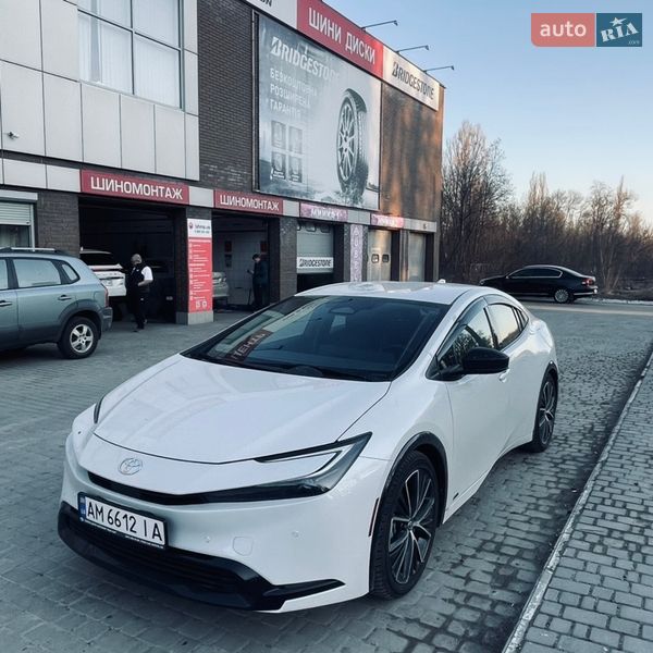 Хетчбек Toyota Prius 2024 в Дніпрі
