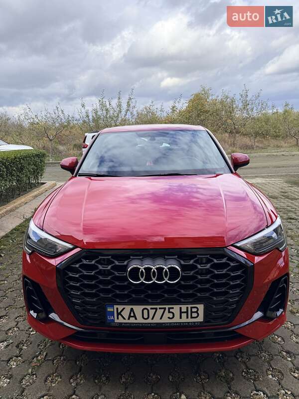 Внедорожник / Кроссовер Audi Q3 2021 в Киеве