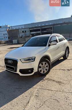 Внедорожник / Кроссовер Audi Q3 2013 в Черкассах