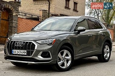 Внедорожник / Кроссовер Audi Q3 2019 в Киеве