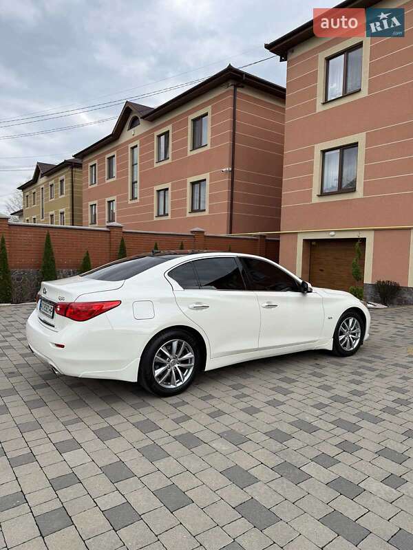 Седан Infiniti Q50 2016 в Мукачево