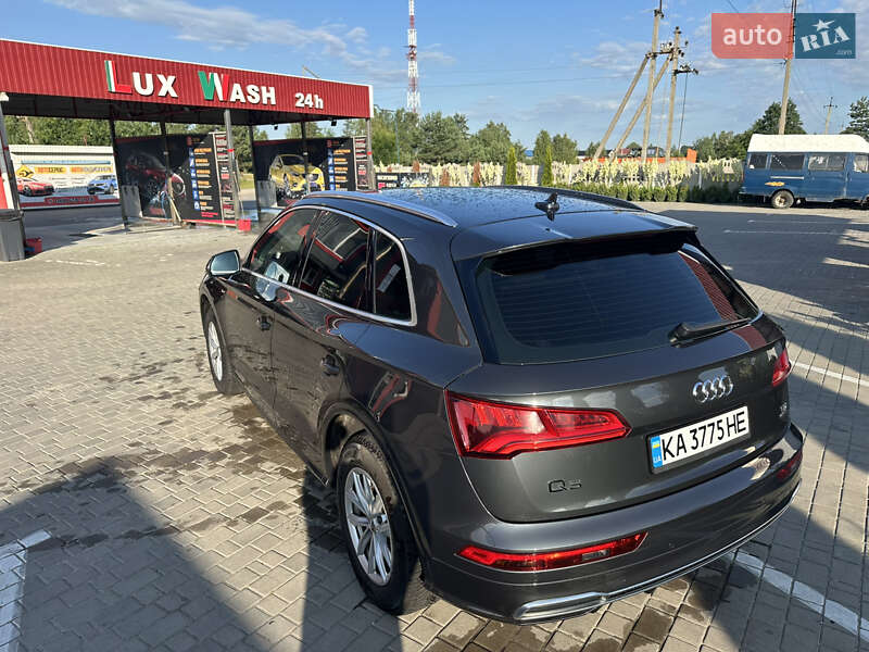 Внедорожник / Кроссовер Audi Q5 2017 в Олевске