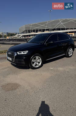 Позашляховик / Кросовер Audi Q5 2017 в Львові