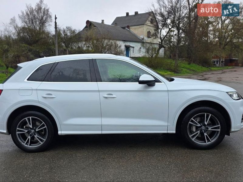 Позашляховик / Кросовер Audi Q5 2019 в Києві