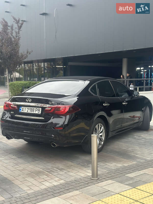 Седан Infiniti Q70 2015 в Киеве Седан Infiniti Q70 2015 в Киеве