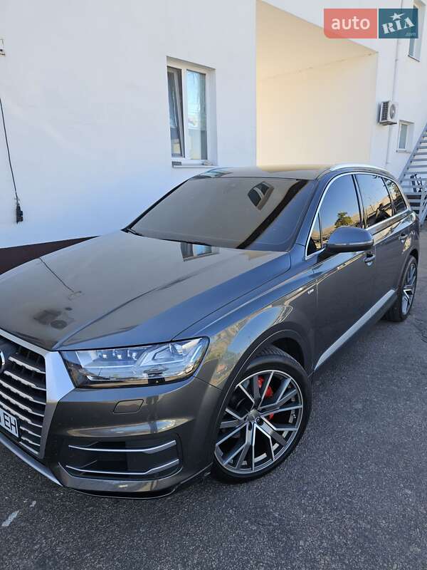 Позашляховик / Кросовер Audi Q7 2018 в Дніпрі