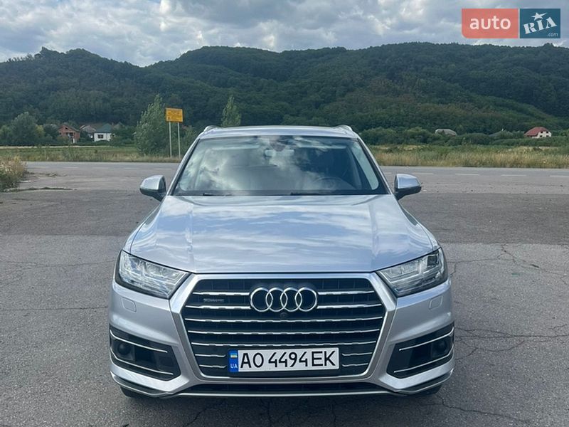 Внедорожник / Кроссовер Audi Q7 2016 в Хусте