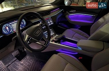 Позашляховик / Кросовер Audi Q8 Sportback e-tron 2023 в Харкові