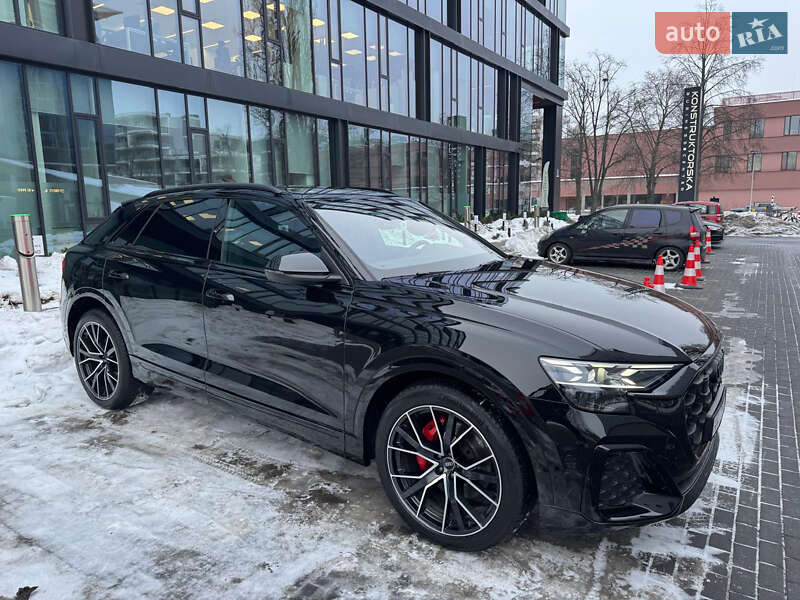 Внедорожник / Кроссовер Audi Q8 2024 в Киеве
