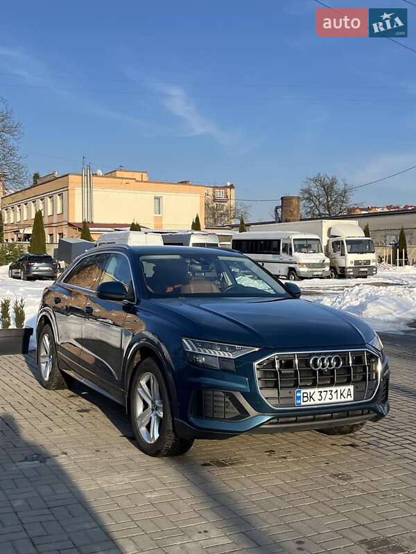 Внедорожник / Кроссовер Audi Q8 2019 в Ровно