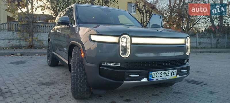 Внедорожник / Кроссовер Rivian R1S 2023 в Городке