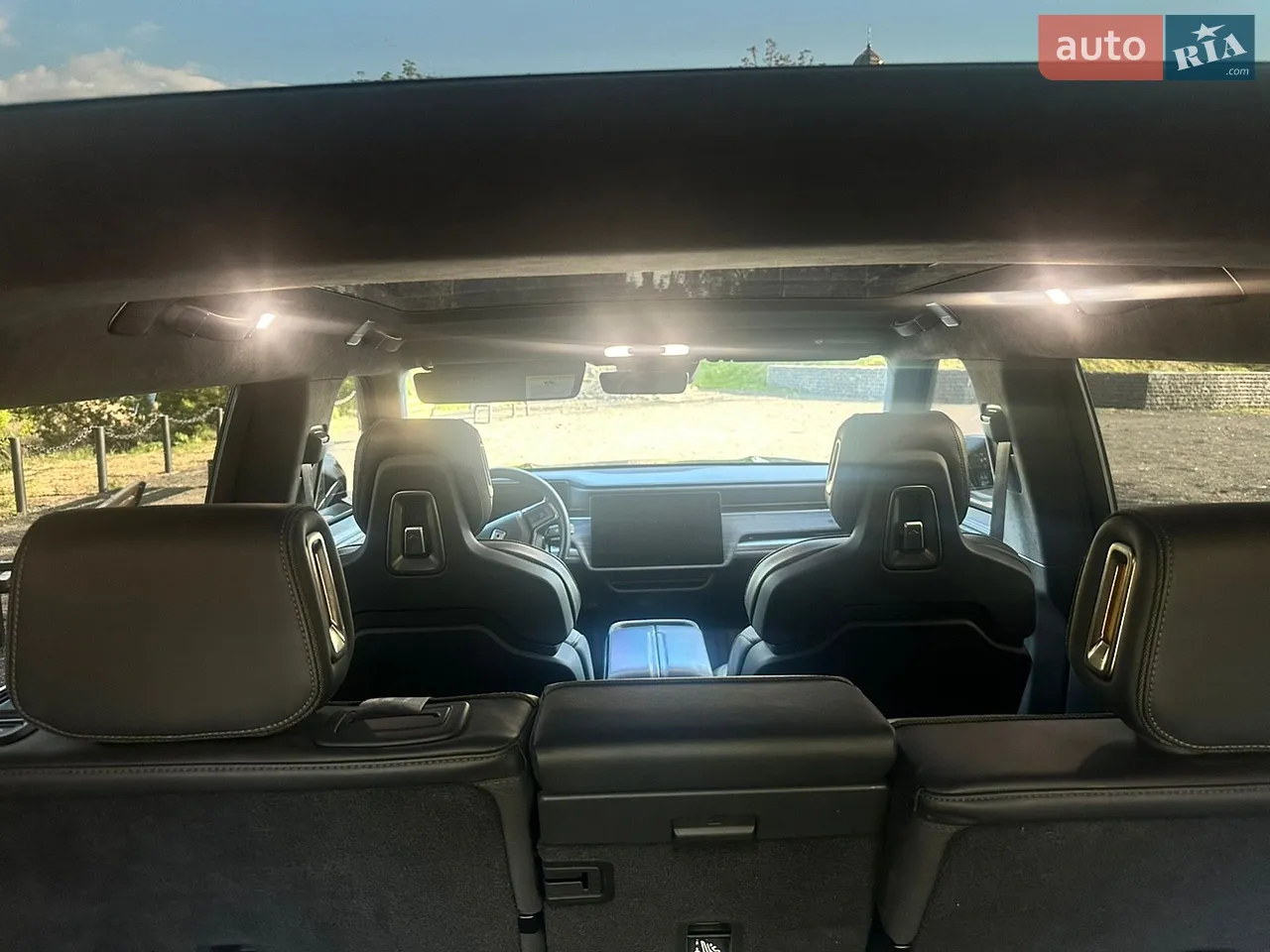 Rivian R1S 2023 photo 5