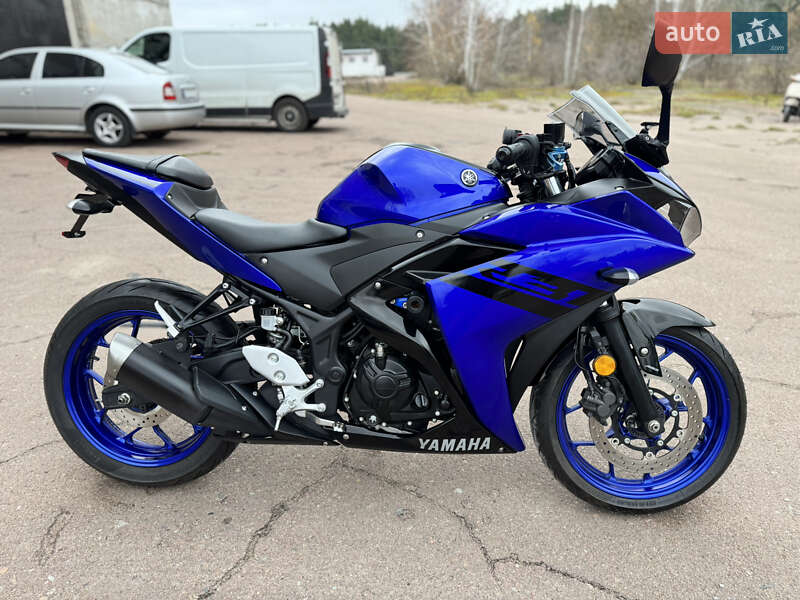 Мотоцикл Без обтекателей (Naked bike) Yamaha R3 2018 в Сновске