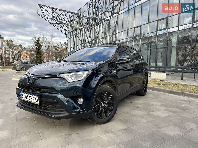 Внедорожник / Кроссовер Toyota RAV4 2017 в Полтаве