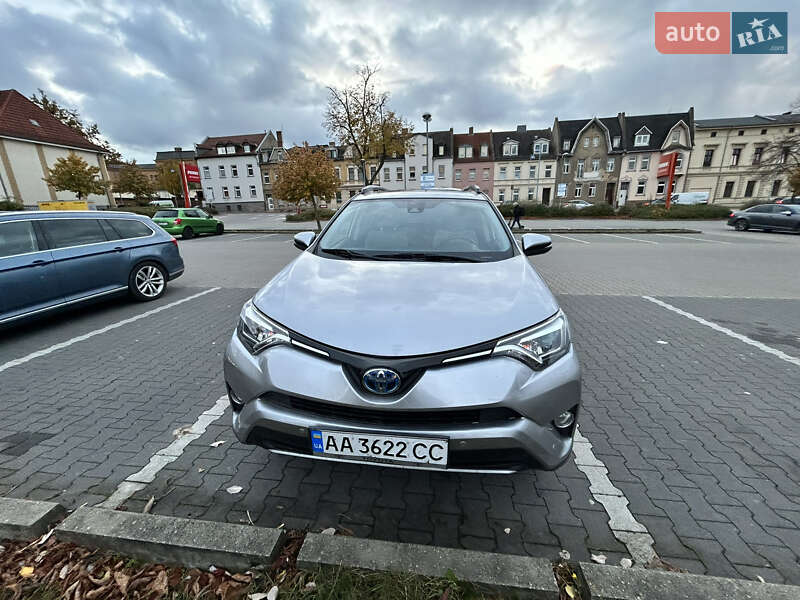Внедорожник / Кроссовер Toyota RAV4 2017 в Вышгороде