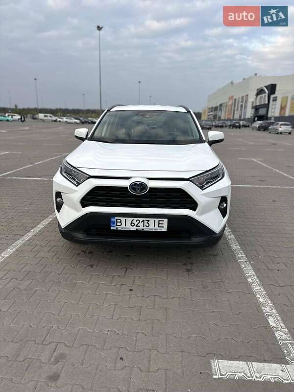 Внедорожник / Кроссовер Toyota RAV4 2021 в Киеве