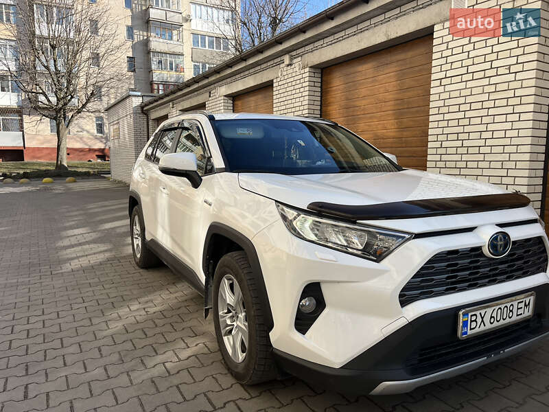 Внедорожник / Кроссовер Toyota RAV4 2020 в Хмельницком