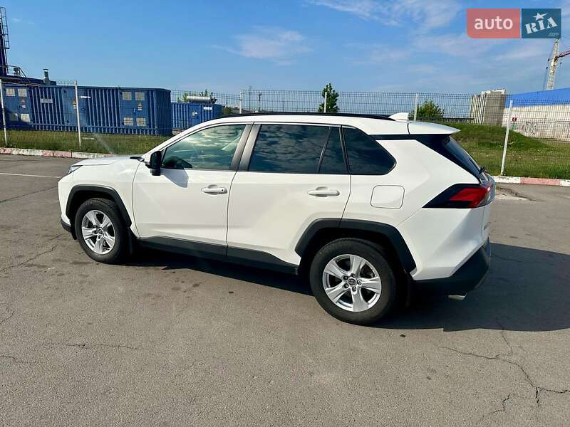 Внедорожник / Кроссовер Toyota RAV4 2021 в Виннице