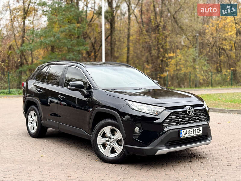 Внедорожник / Кроссовер Toyota RAV4 2019 в Киеве