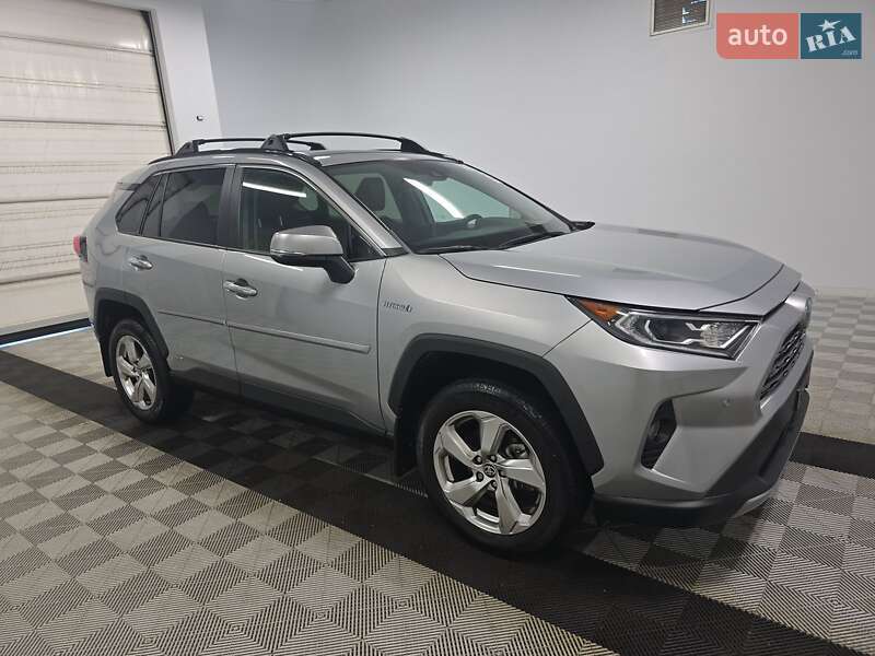 Внедорожник / Кроссовер Toyota RAV4 2021 в Львове