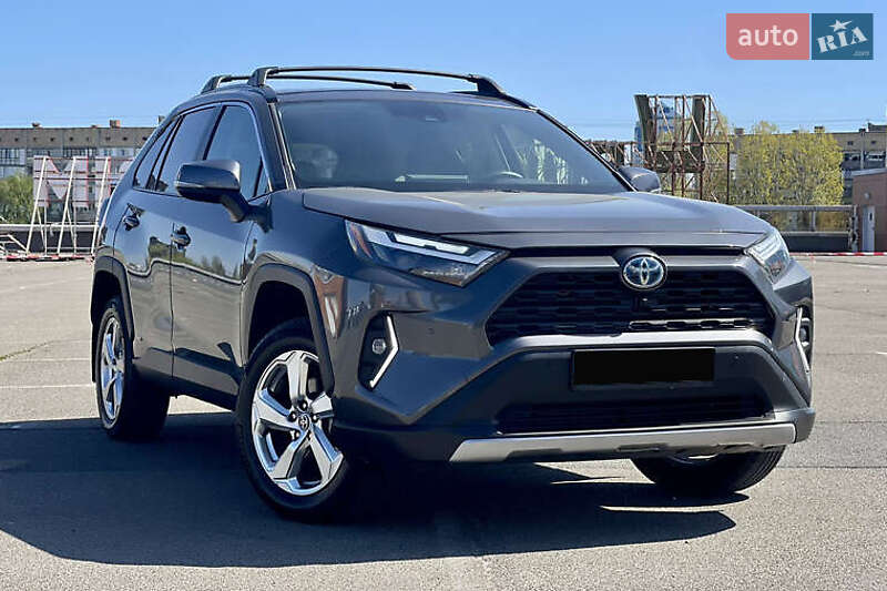 Внедорожник / Кроссовер Toyota RAV4 2021 в Киеве