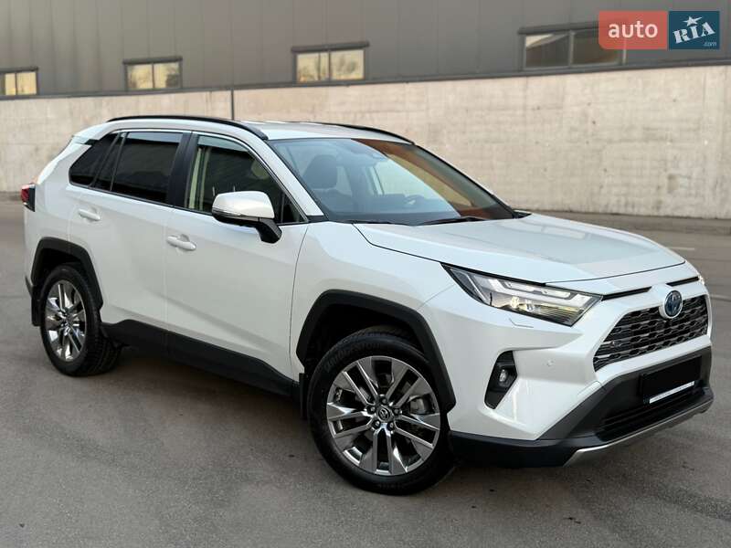 Внедорожник / Кроссовер Toyota RAV4 2023 в Киеве