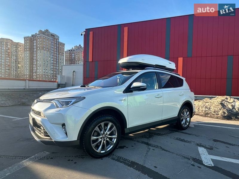Внедорожник / Кроссовер Toyota RAV4 2017 в Киеве