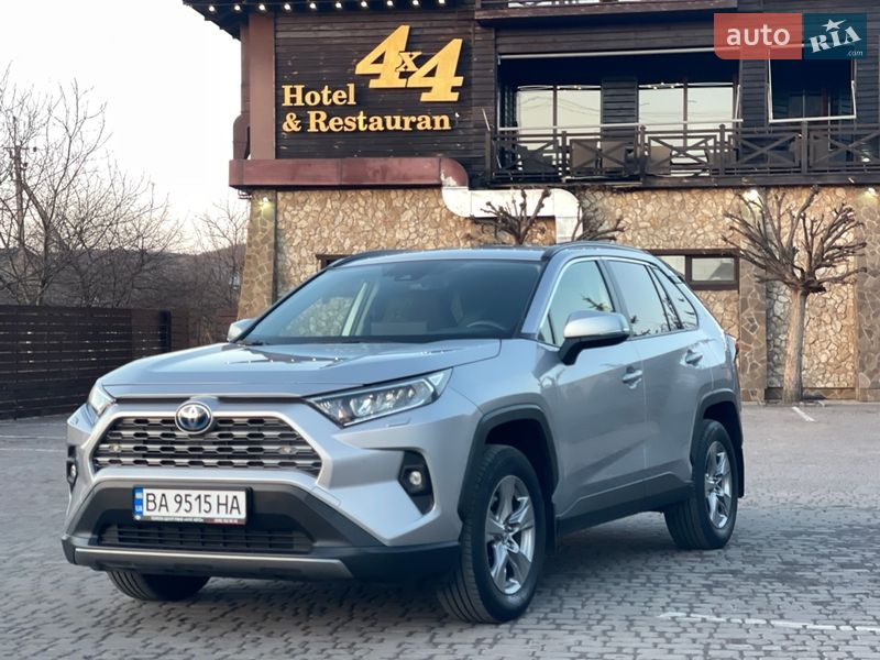 Внедорожник / Кроссовер Toyota RAV4 2023 в Ровно