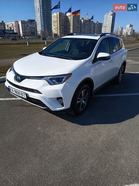Внедорожник / Кроссовер Toyota RAV4 2017 в Киеве
