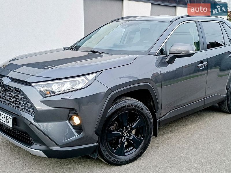 Внедорожник / Кроссовер Toyota RAV4 2020 в Киеве