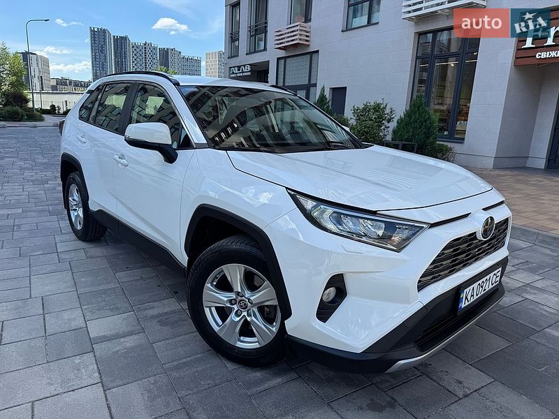 Внедорожник / Кроссовер Toyota RAV4 2020 в Киеве