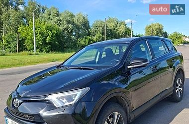Внедорожник / Кроссовер Toyota RAV4 2017 в Погребище