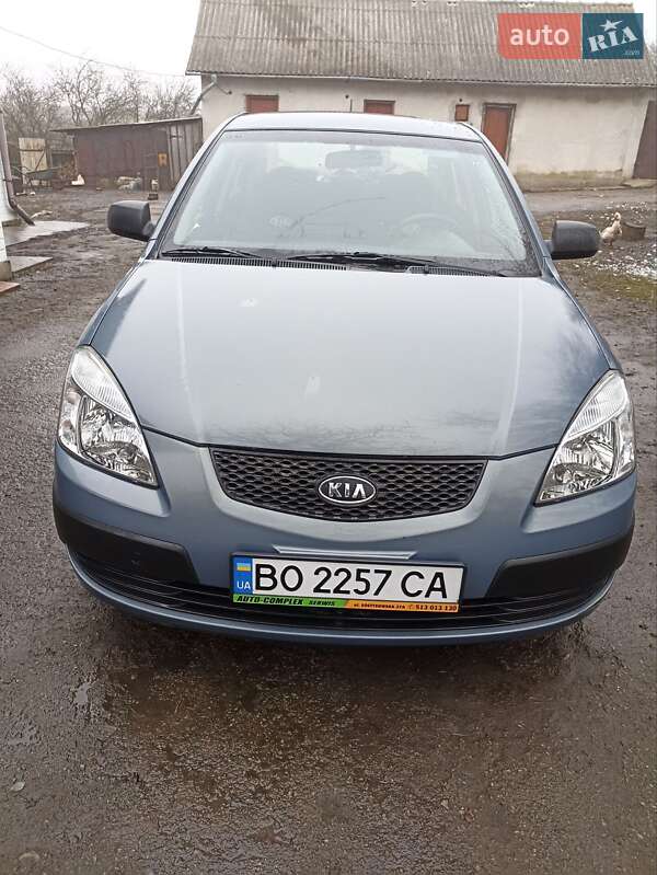 Седан Kia Rio 2007 в Чорткове