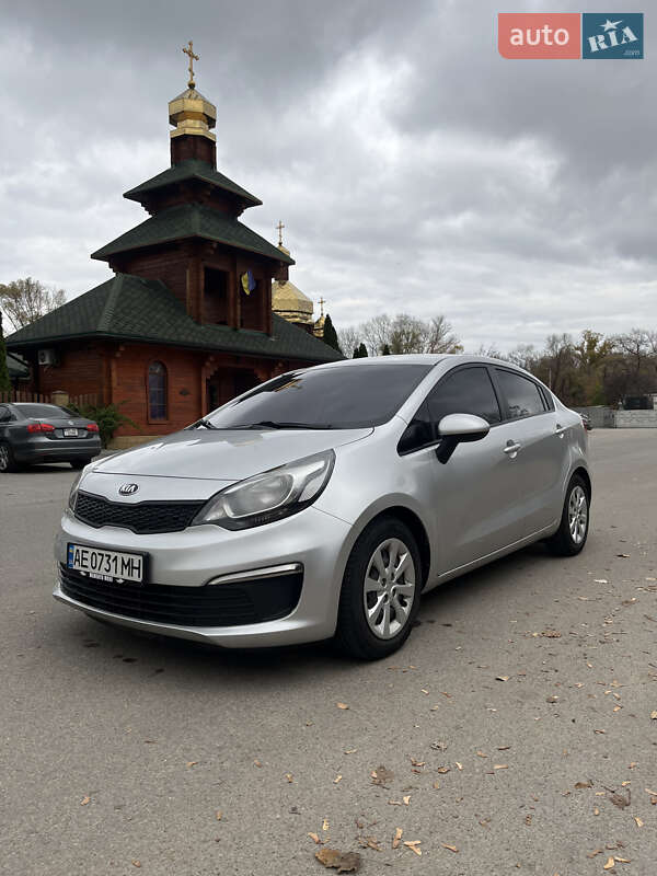 Седан Kia Rio 2015 в Днепре Седан Kia Rio 2015 в Днепре