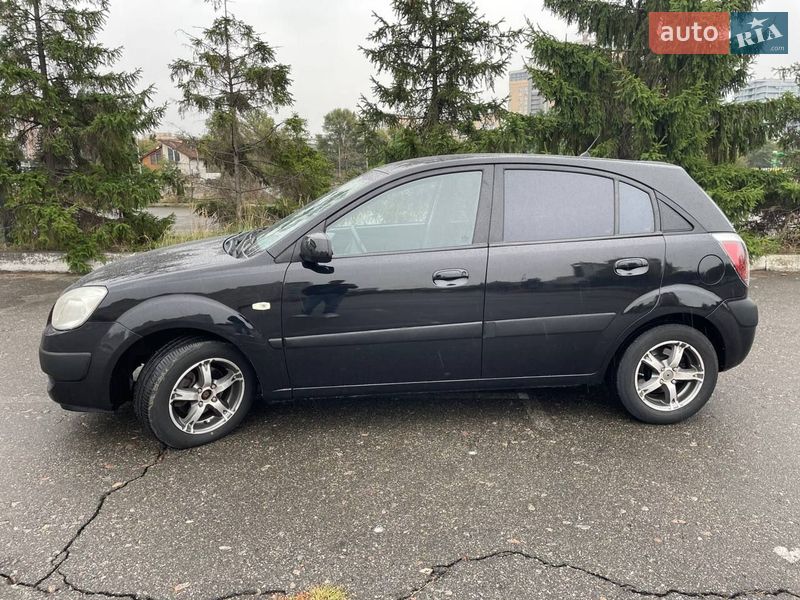 Хэтчбек Kia Rio 2005 в Киеве