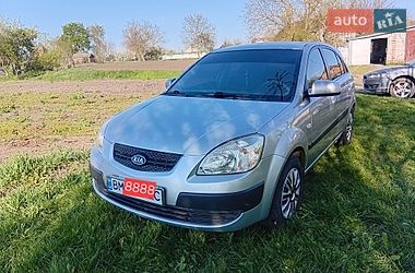 Хэтчбек Kia Rio 2008 в Ромнах