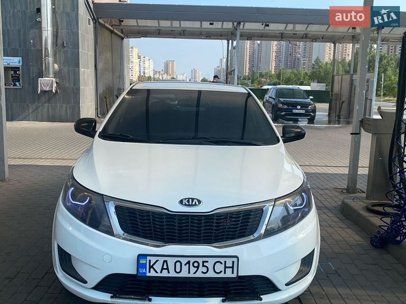 Седан Kia Rio 2013 в Киеве