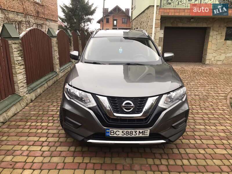 Внедорожник / Кроссовер Nissan Rogue 2016 в Жовкве