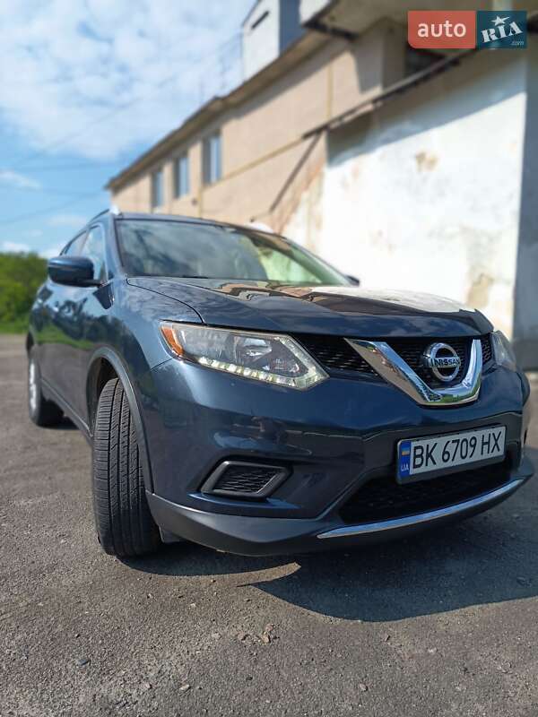 Внедорожник / Кроссовер Nissan Rogue 2015 в Ровно