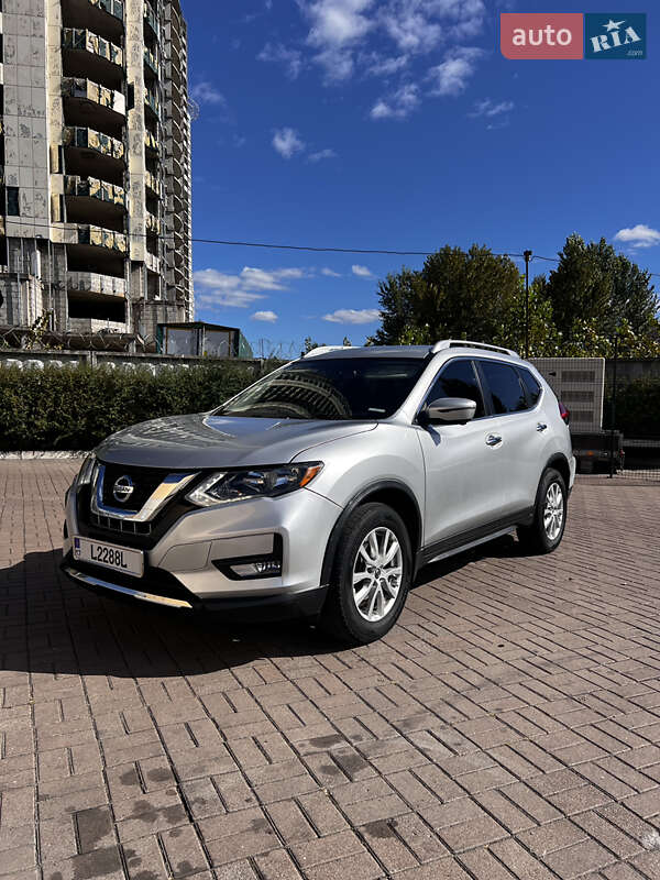 Внедорожник / Кроссовер Nissan Rogue 2017 в Киеве