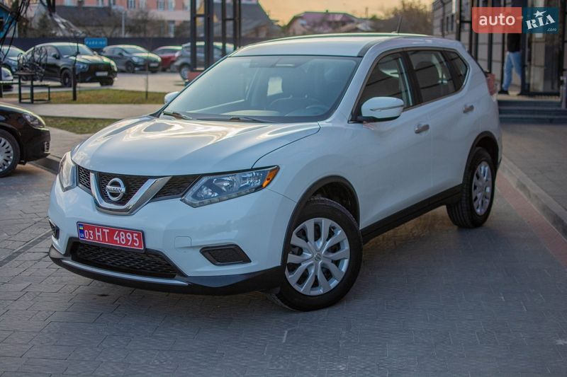 Внедорожник / Кроссовер Nissan Rogue 2015 в Дрогобыче
