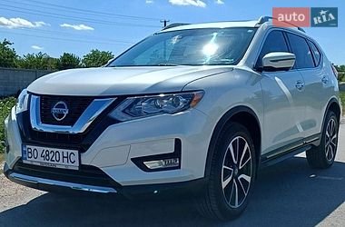 Внедорожник / Кроссовер Nissan Rogue 2017 в Тернополе